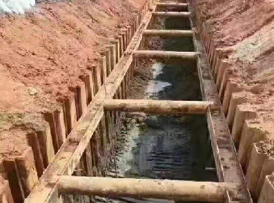 定南县污水管道支护施工中
