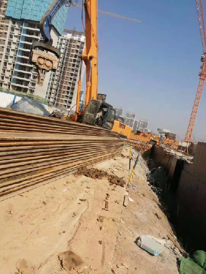 南康老城区管道施工中